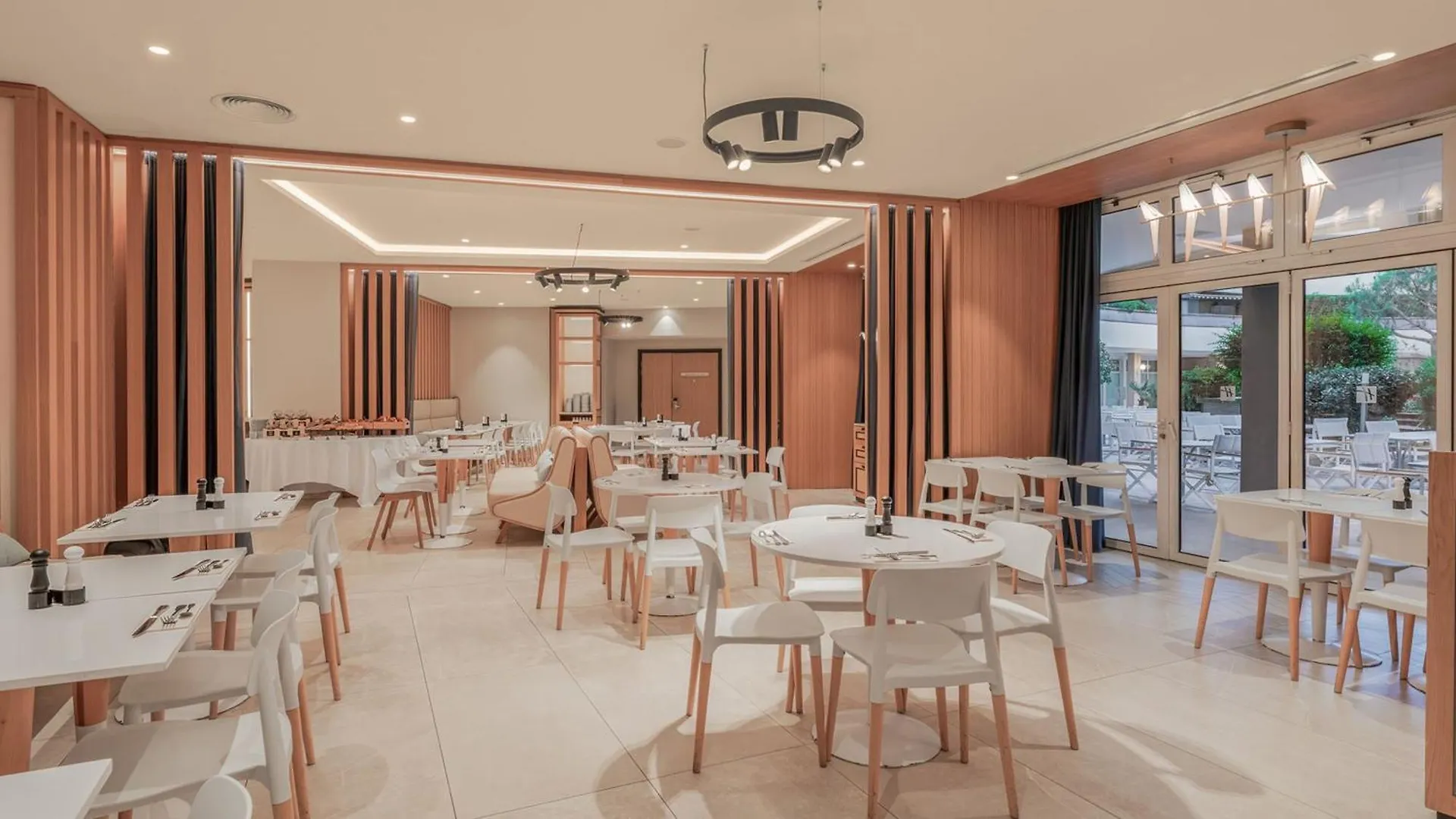Hotel Holiday Inn Nice - Port St Laurent By Ihg Saint-Laurent-du-Var