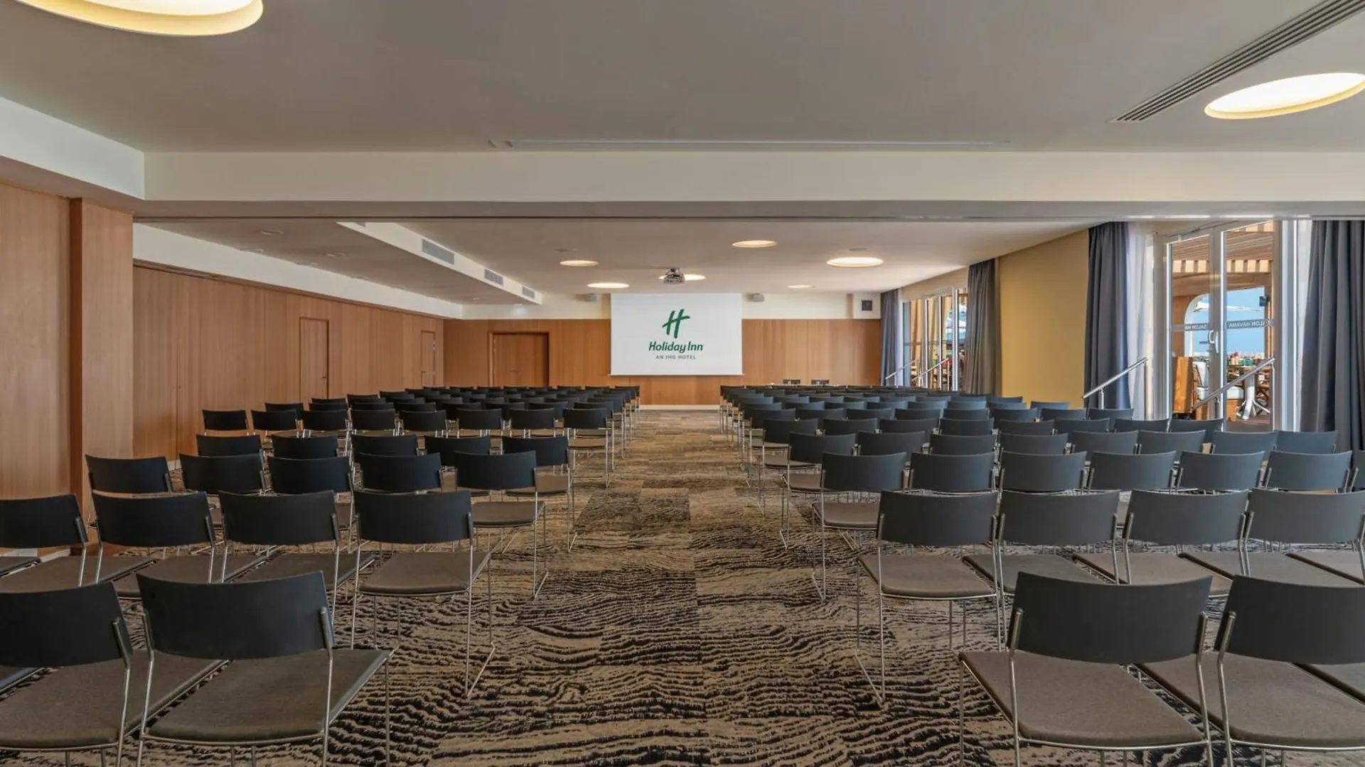 Holiday Inn Nice - Port St Laurent By Ihg Saint-Laurent-du-Var Hotel