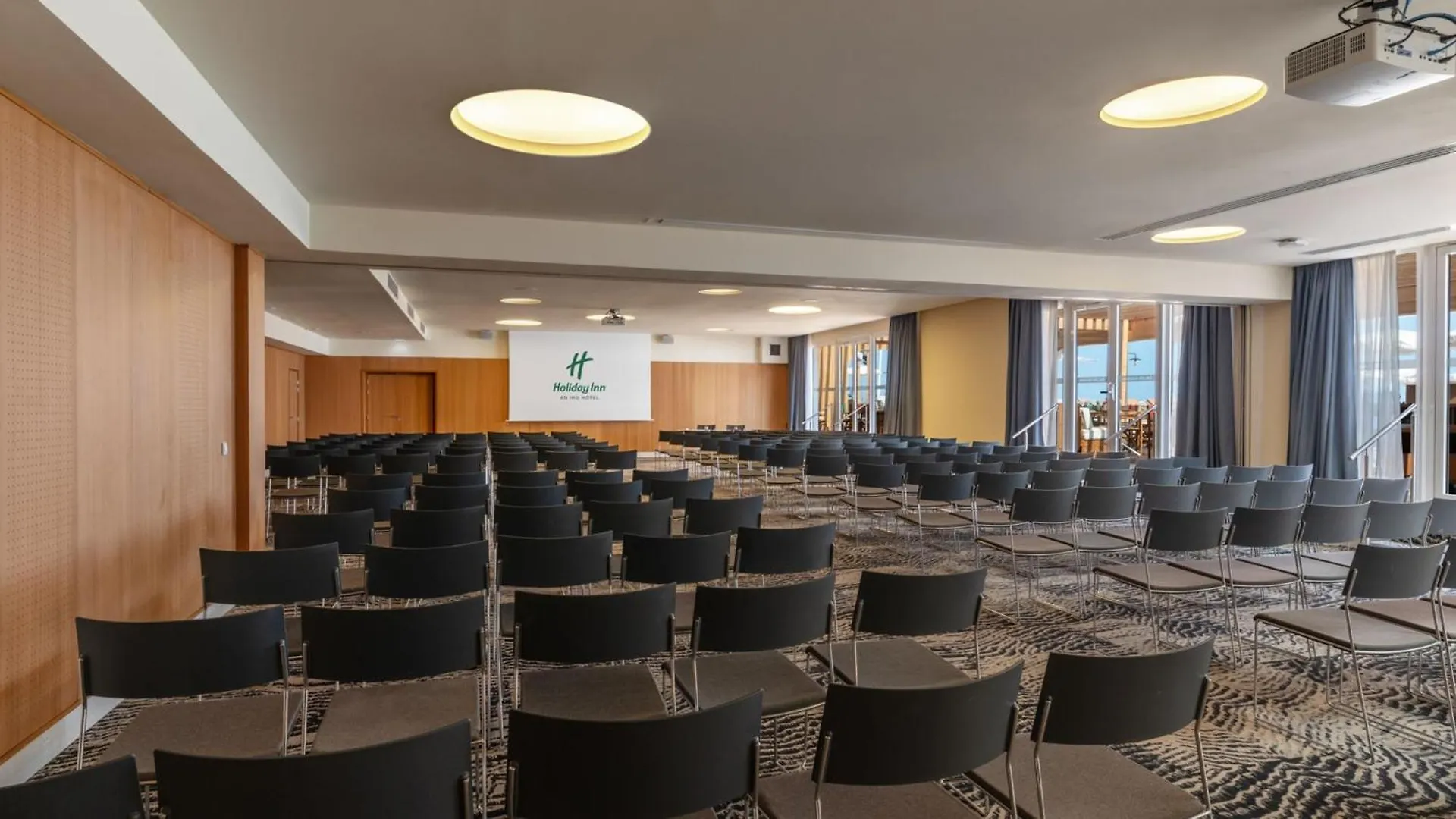 Holiday Inn Nice - Port St Laurent By Ihg Saint-Laurent-du-Var Francia